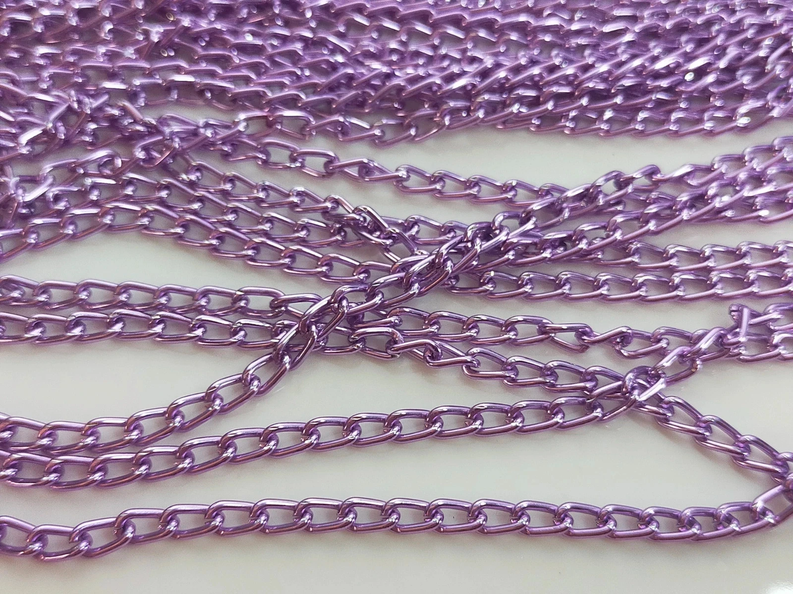 20 mètres de chaine violette, rose, noire et rouge Lot n°6740 – photo 6
